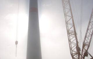 Windpark Saar: Betonturm im Nebel